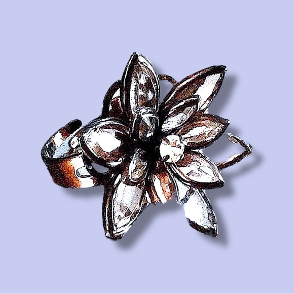 Crystal Facetted Lotus Flower Cocktail Ring - Picture 2 of 12